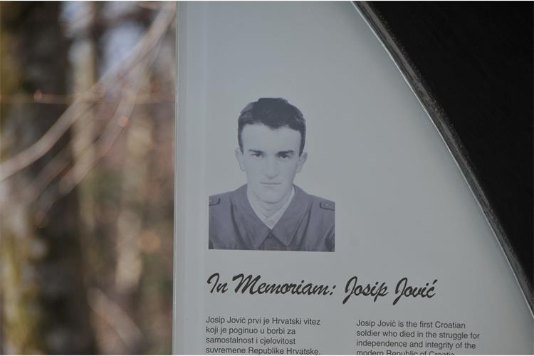Slika /02_vijesti/2020/03/prvi poginuli red Josip Jović 1991.jpg